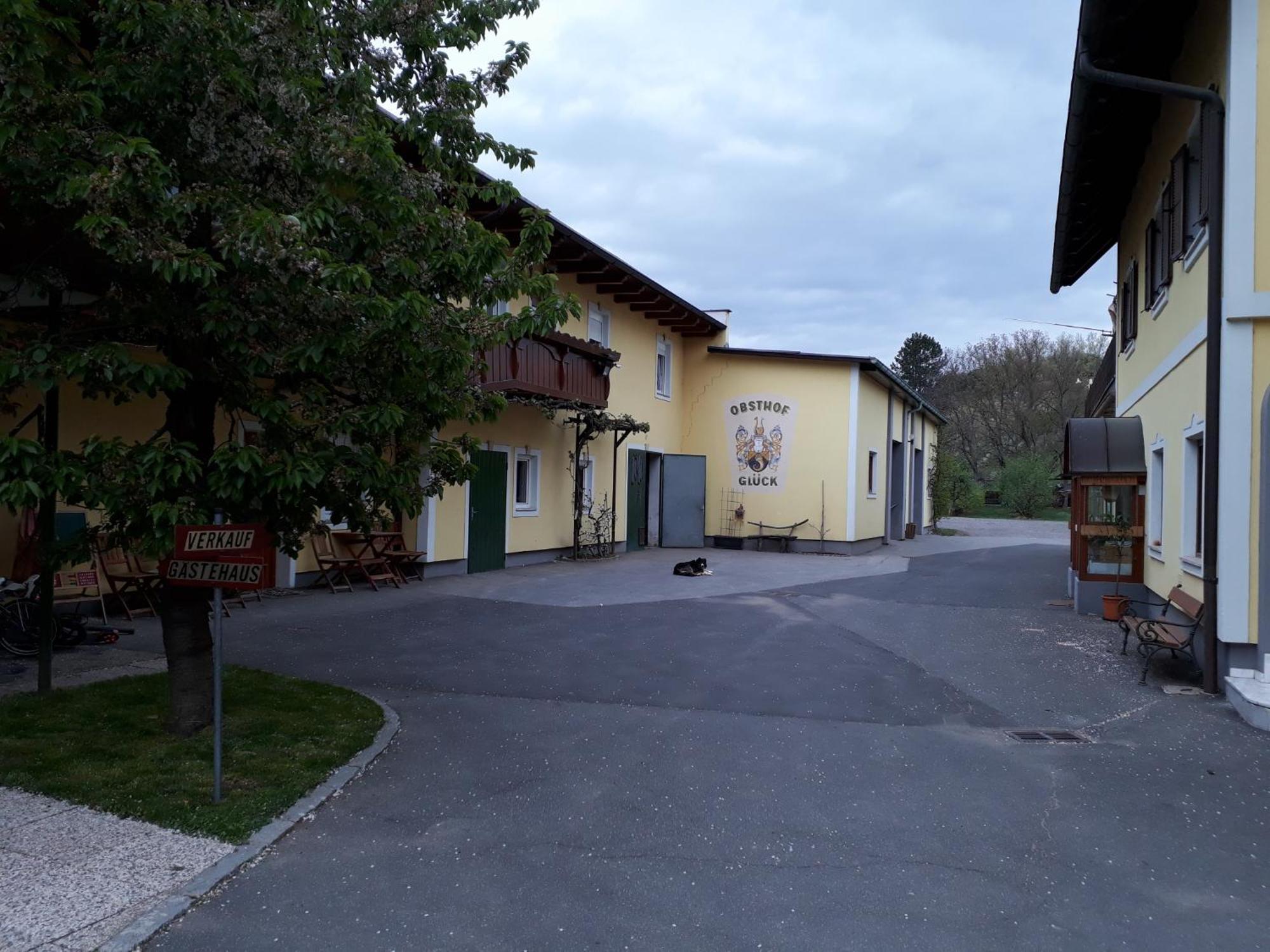 Obsthof Glueck Bed & Breakfast Gamlitz Exterior photo